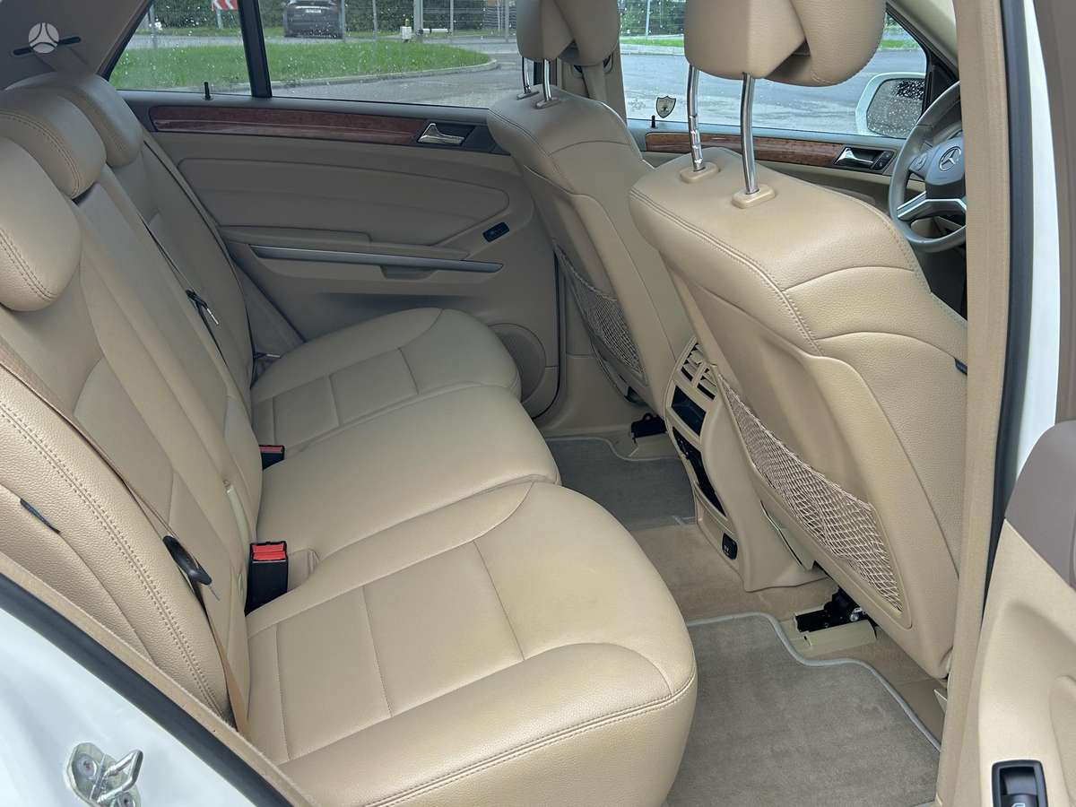 Mercedes-Benz ML320 2010 — photo 16