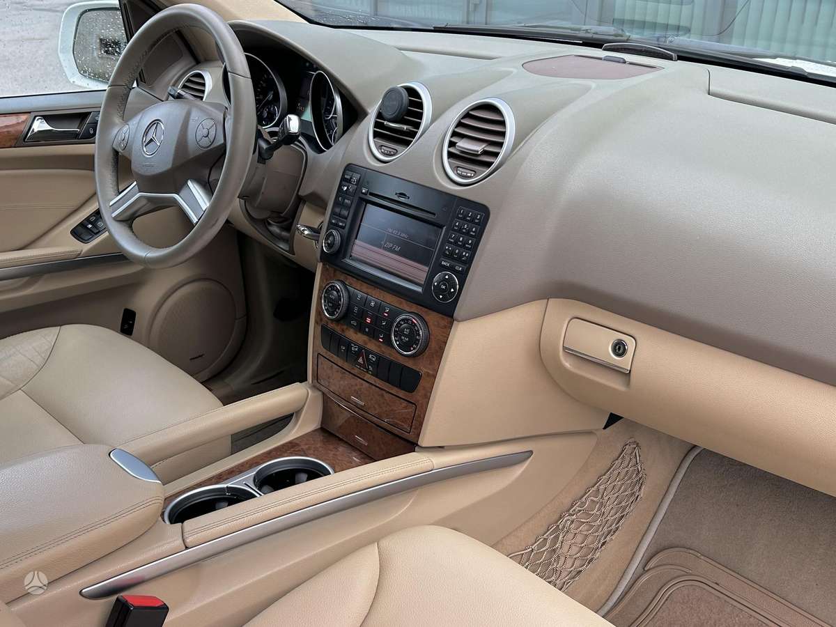 Mercedes-Benz ML320 2010 — photo 17