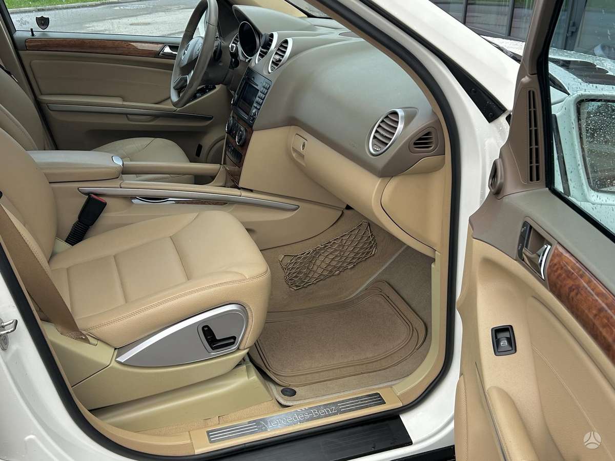 Mercedes-Benz ML320 2010 — photo 18