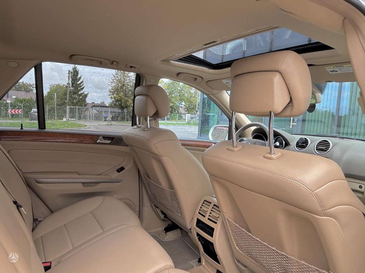 Mercedes-Benz ML320 2010 — photo 19