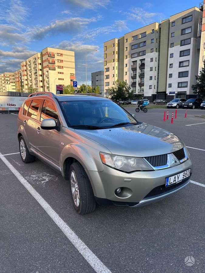 Mitsubishi Outlander 2008 — rear view