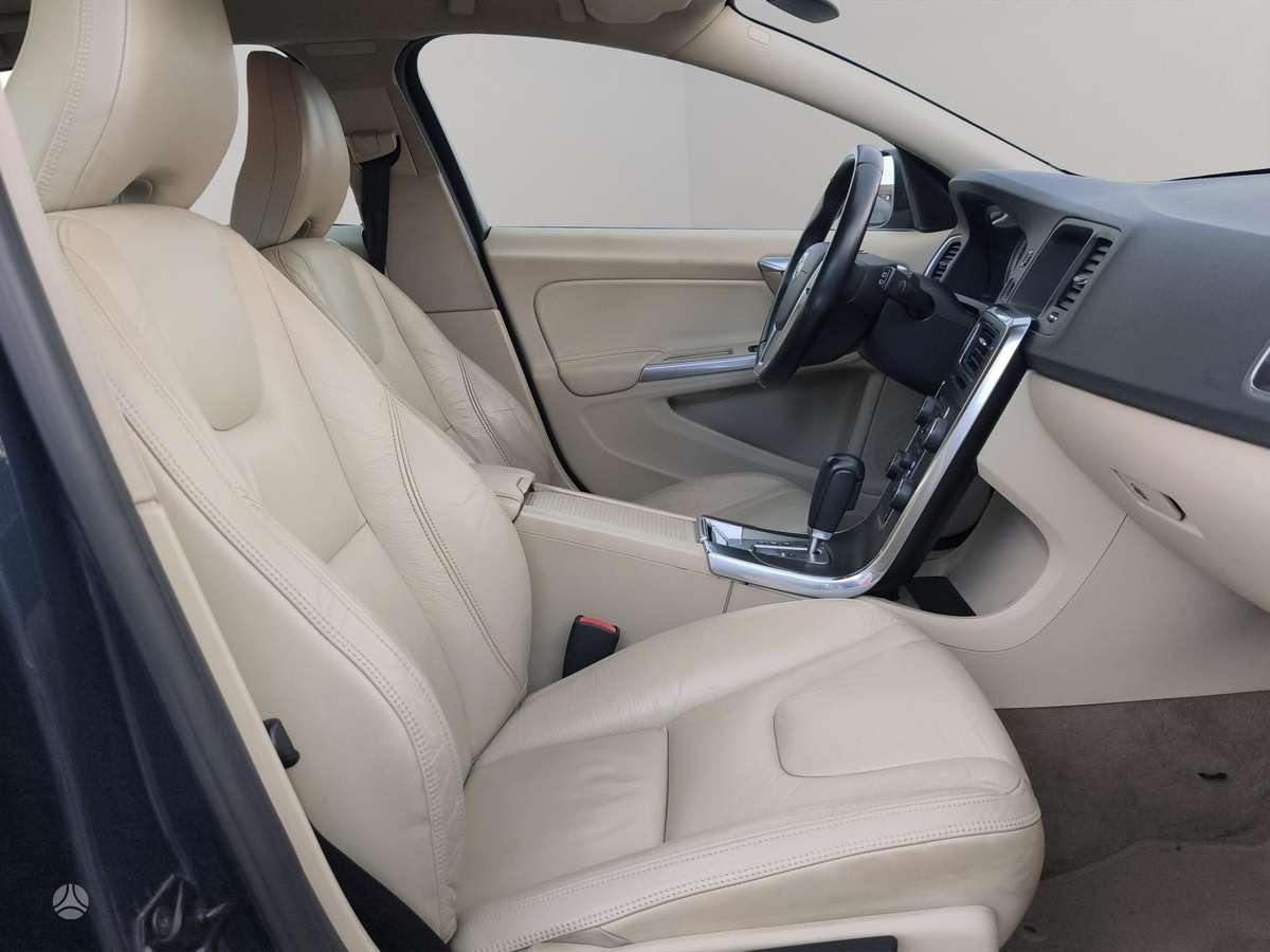 Volvo V60 2011 — photo 8