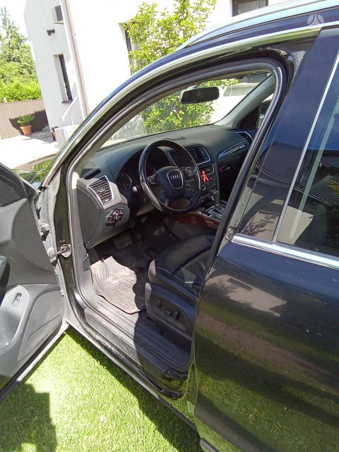 Audi Q5 2011 — interior