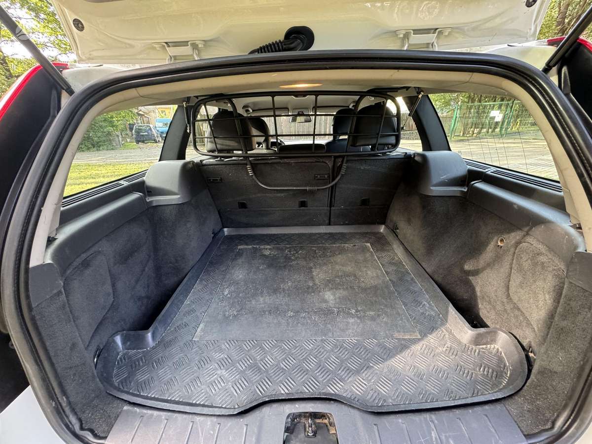 Volvo V50 2011 — photo 10