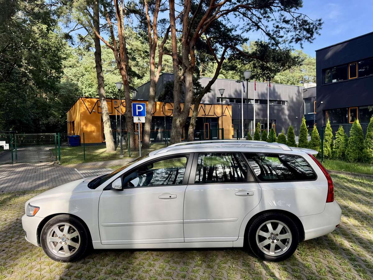 Volvo V50 2011 — photo 12
