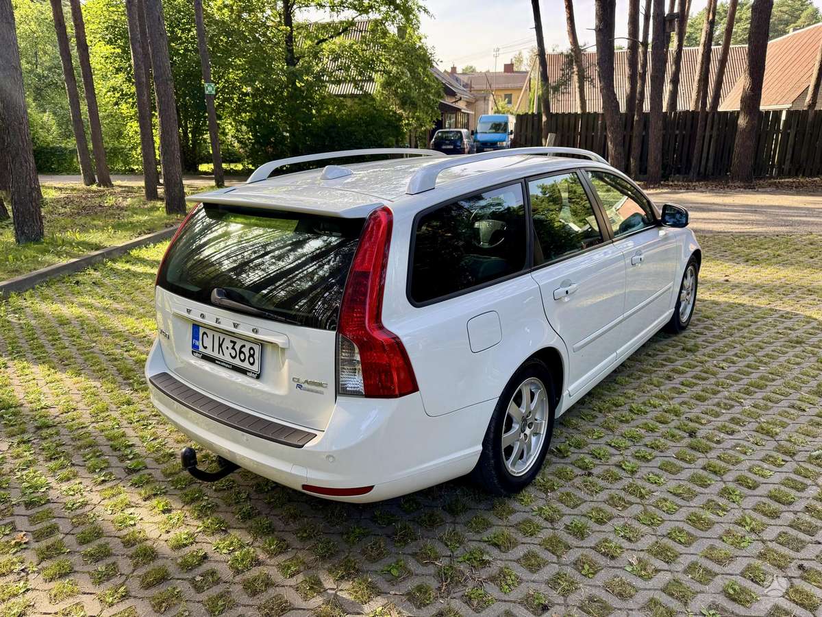 Volvo V50 2011 — engine 1560 cm³, 114 HP (84kW)