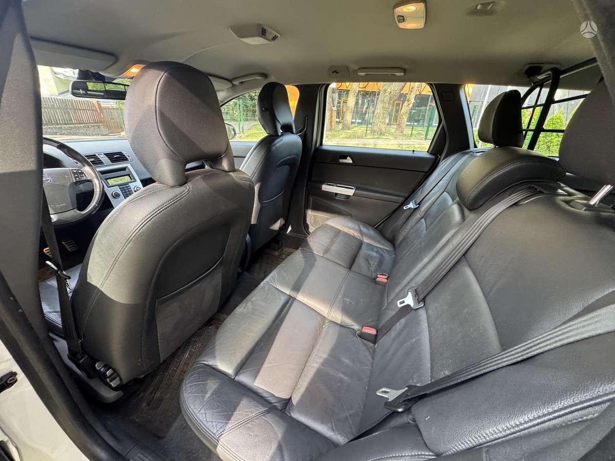 Volvo V50 2011 — photo 6