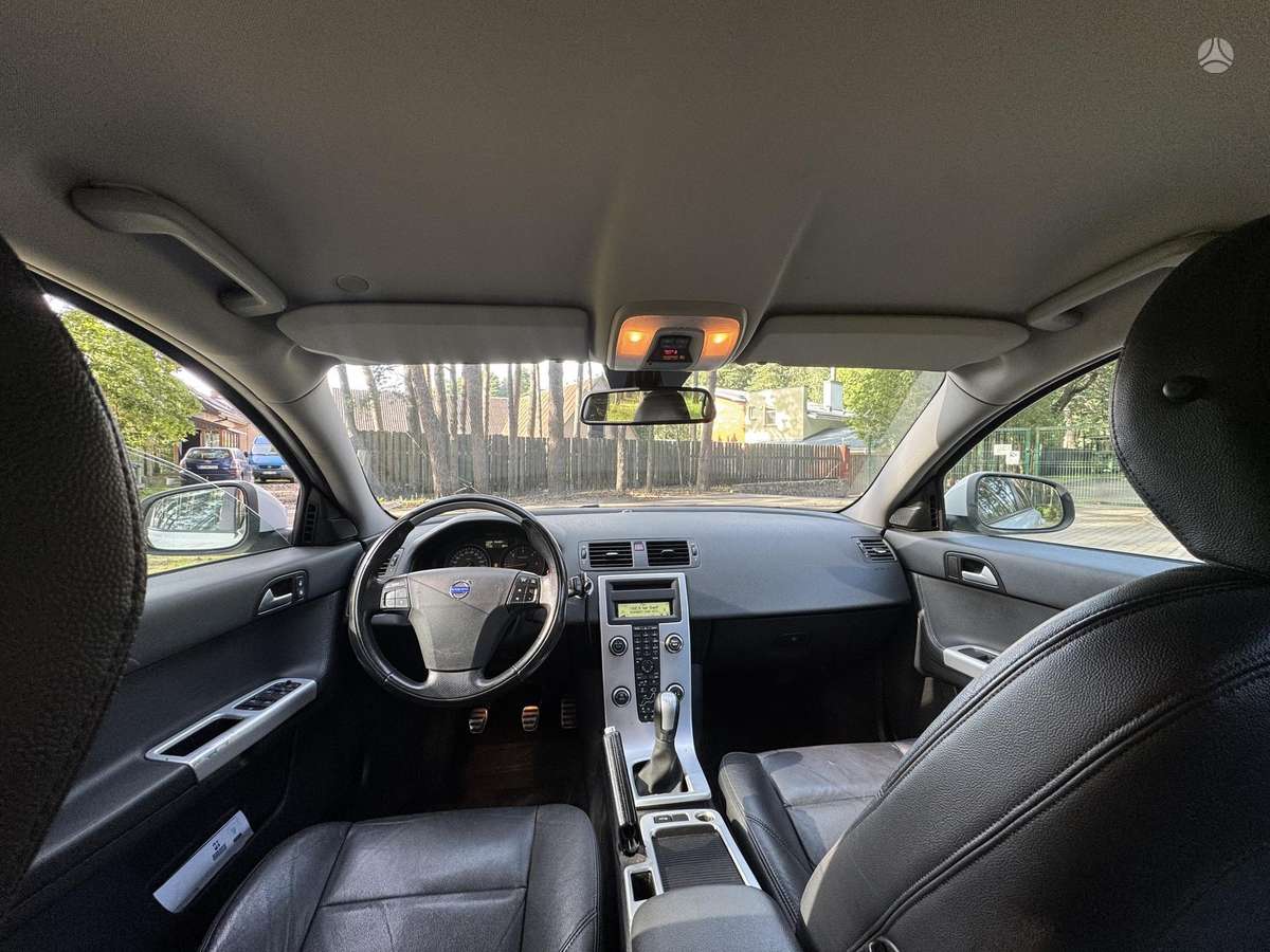 Volvo V50 2011 — photo 7