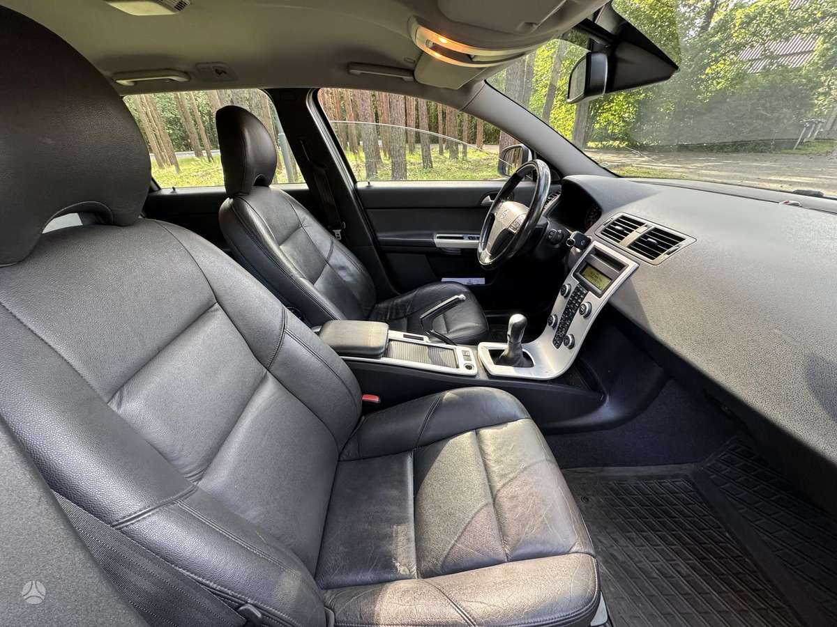 Volvo V50 2011 — photo 9