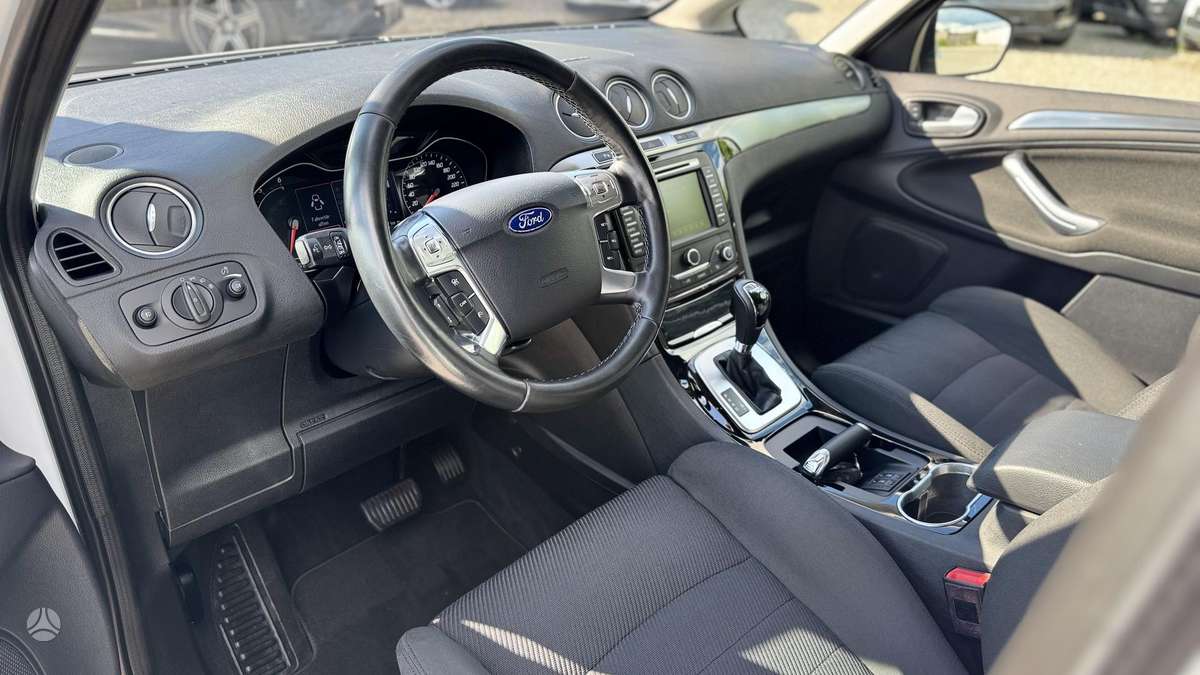 Ford S-MAX 2014 — photo 10