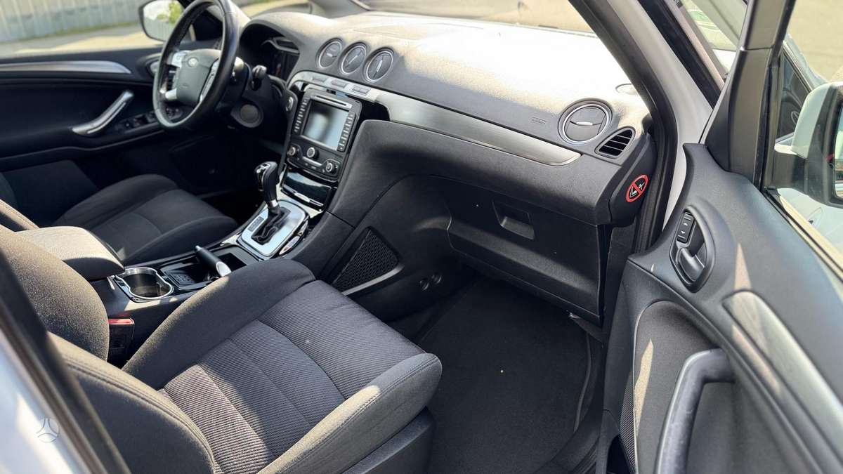 Ford S-MAX 2014 — photo 13