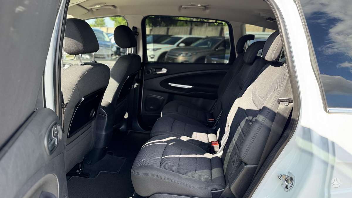 Ford S-MAX 2014 — photo 16