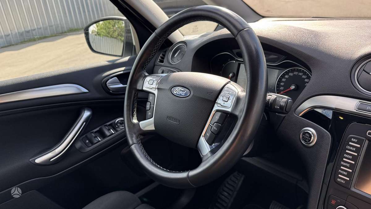 Ford S-MAX 2014 — photo 18
