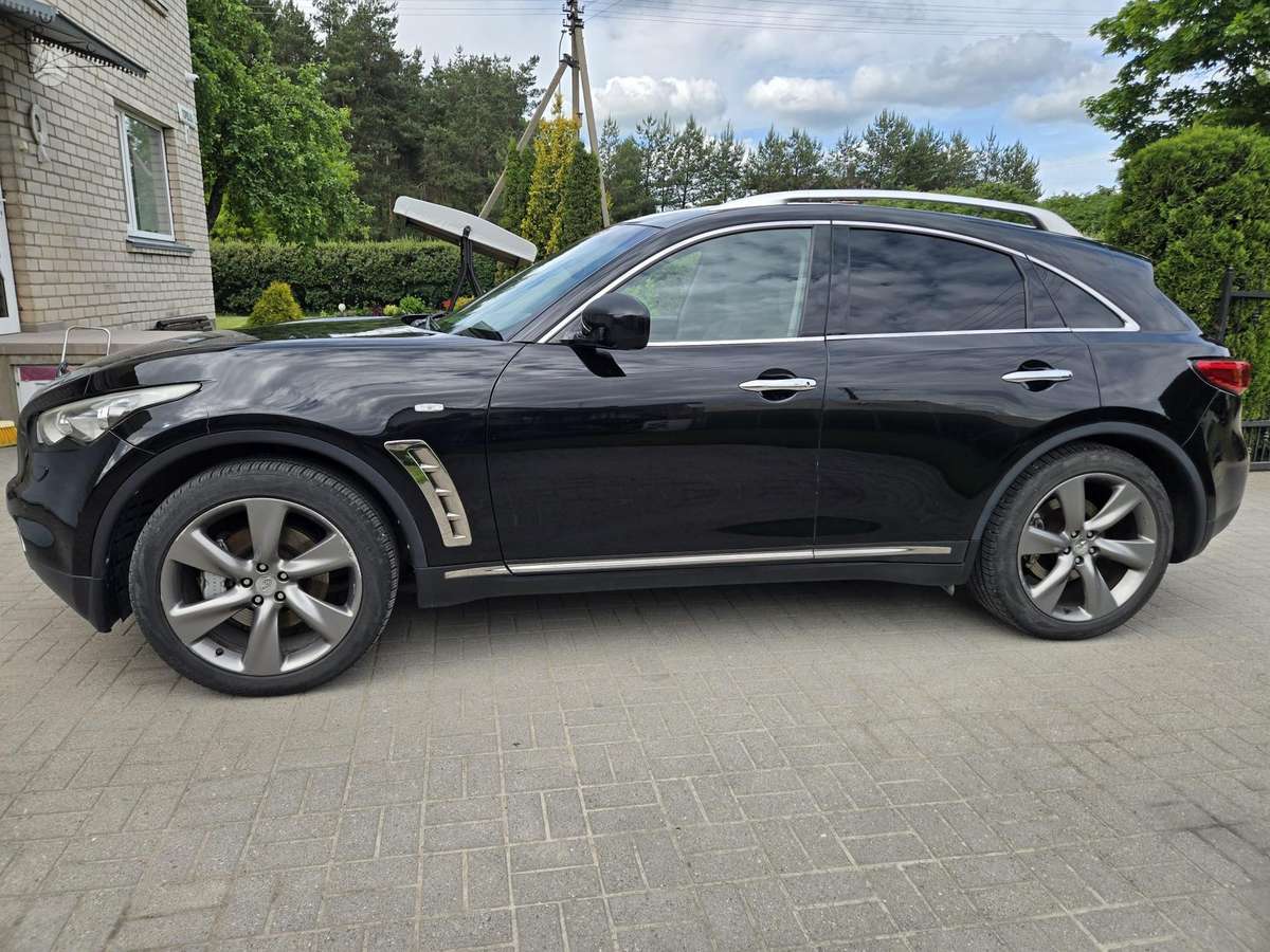 Infiniti FX30 2013 — interior