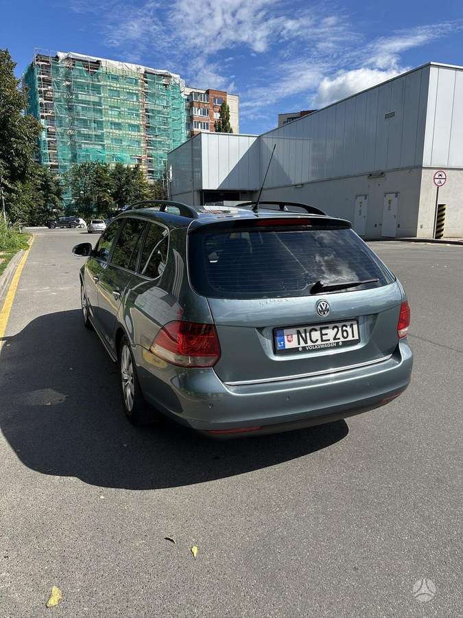 Volkswagen Golf 2009 — rear view