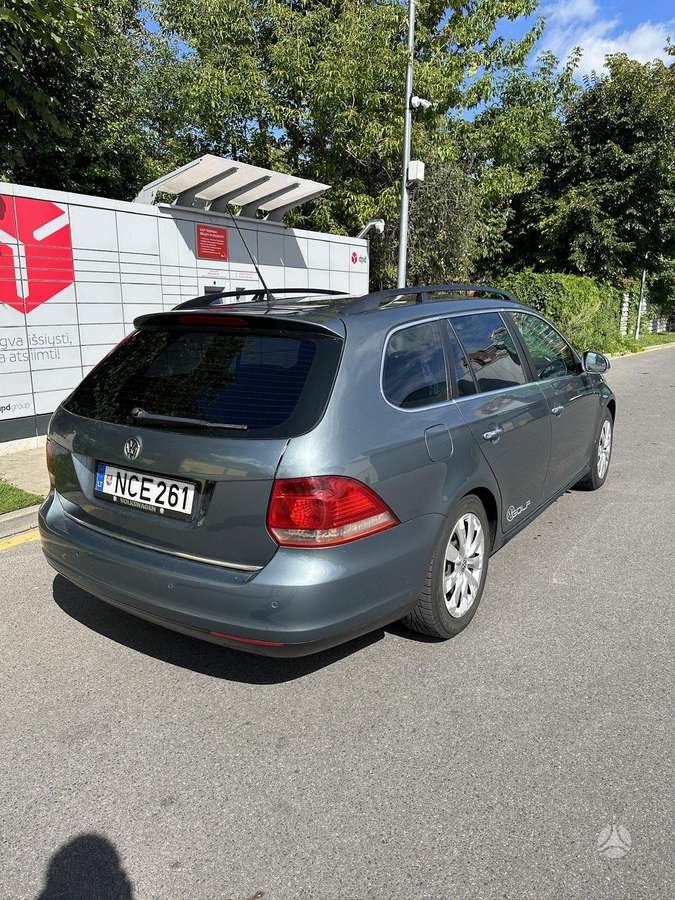 Volkswagen Golf 2009 — interior