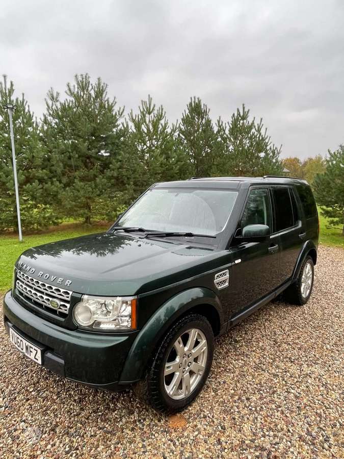 Land Rover 2010 — rear view