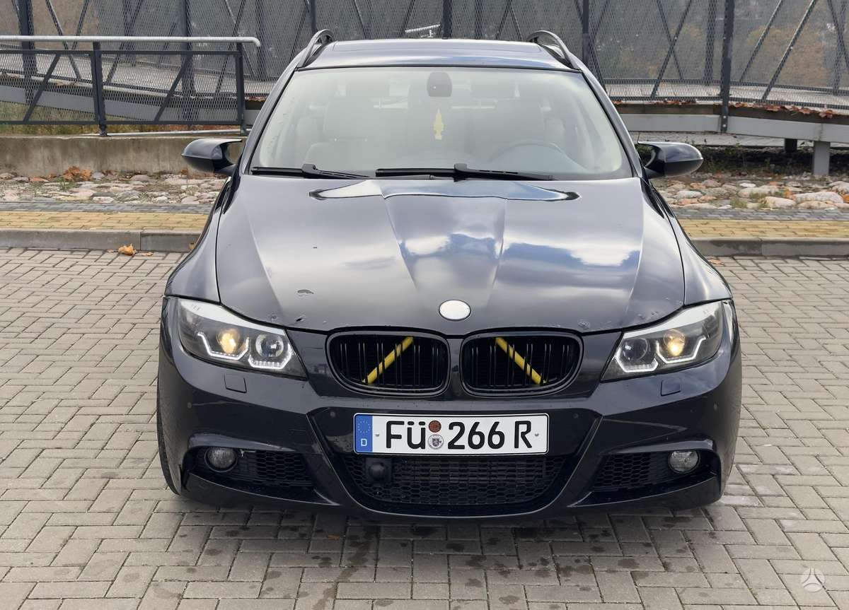 BMW 325 2008 — rear view