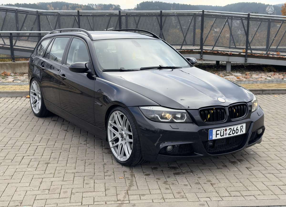 BMW 325 2008 — interior