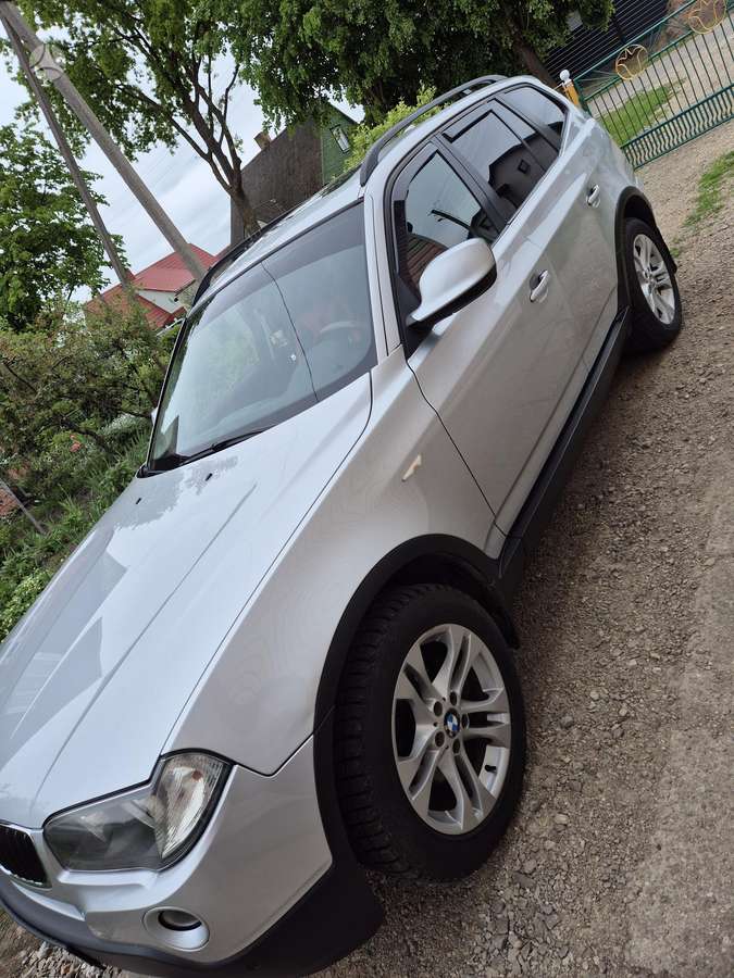 BMW X3 2010 — салон