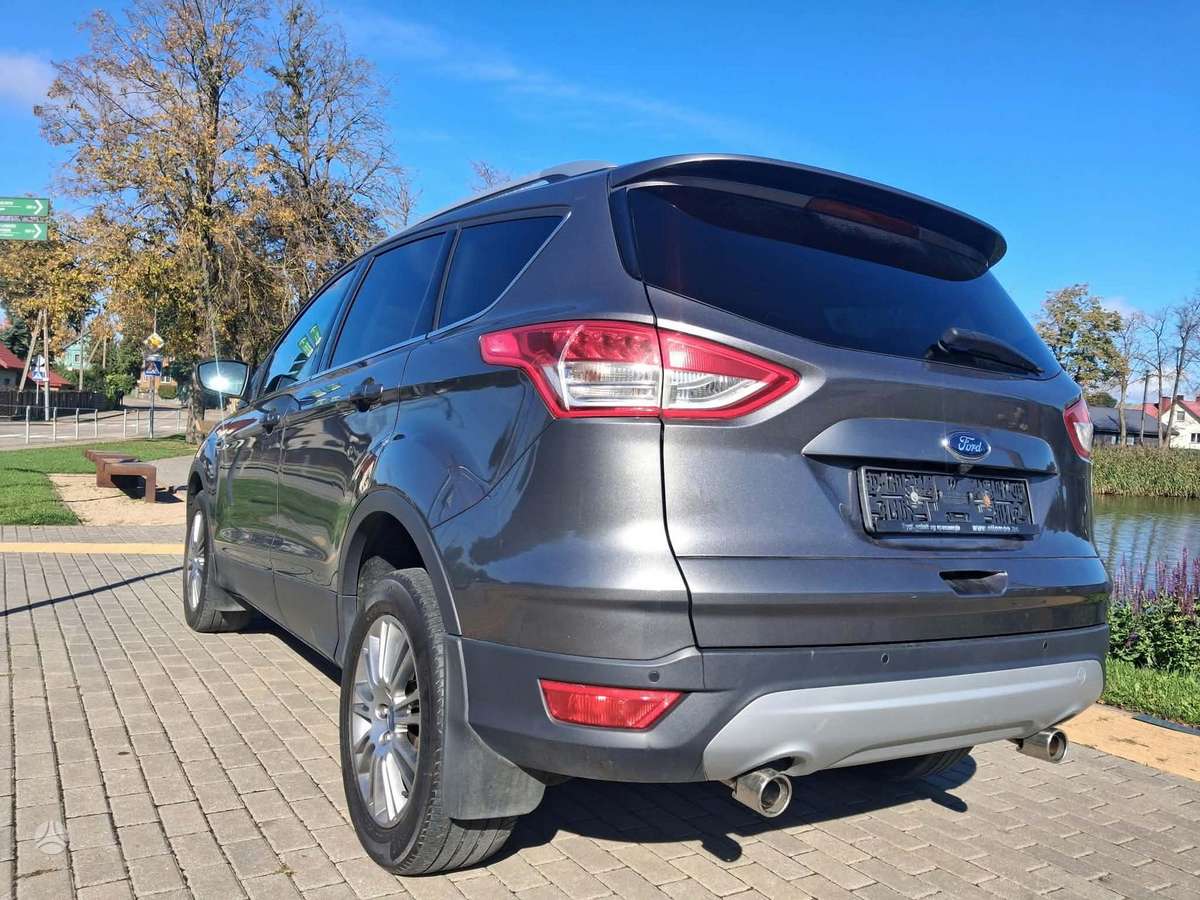 Ford Kuga 2014 — вигляд ззаду