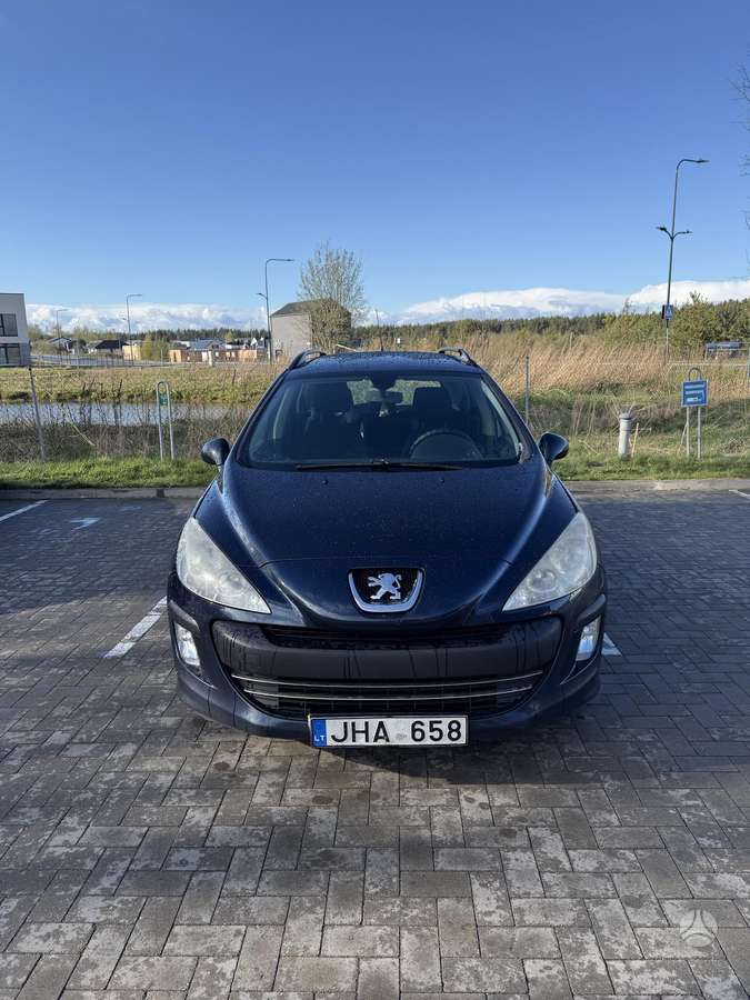 Peugeot 308 2011 — вигляд ззаду