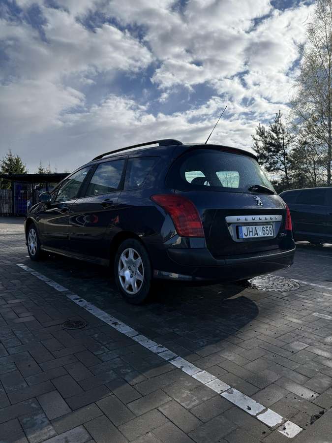 Peugeot 308 2011 — двигун 1560 cm³, 111 HP (82kW)