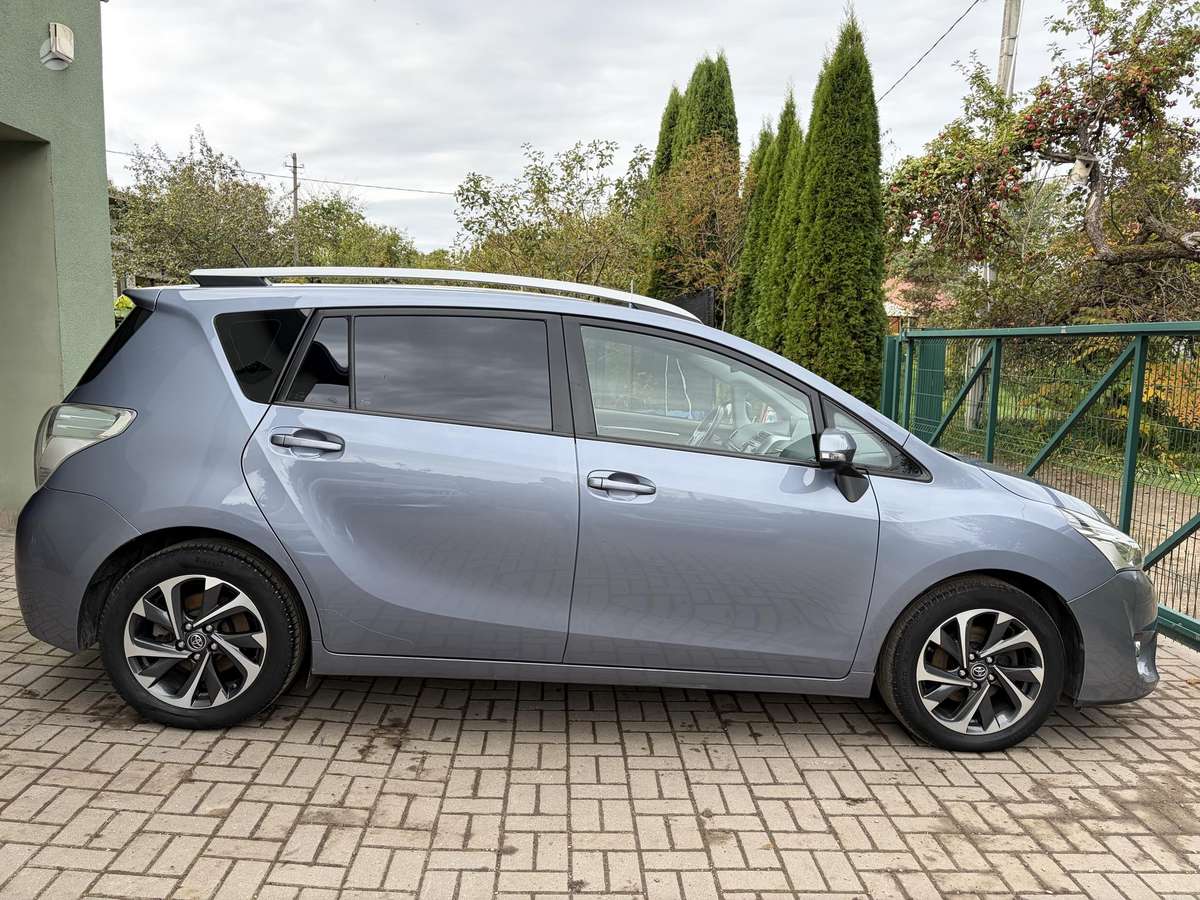Toyota Verso 2014 — rear view