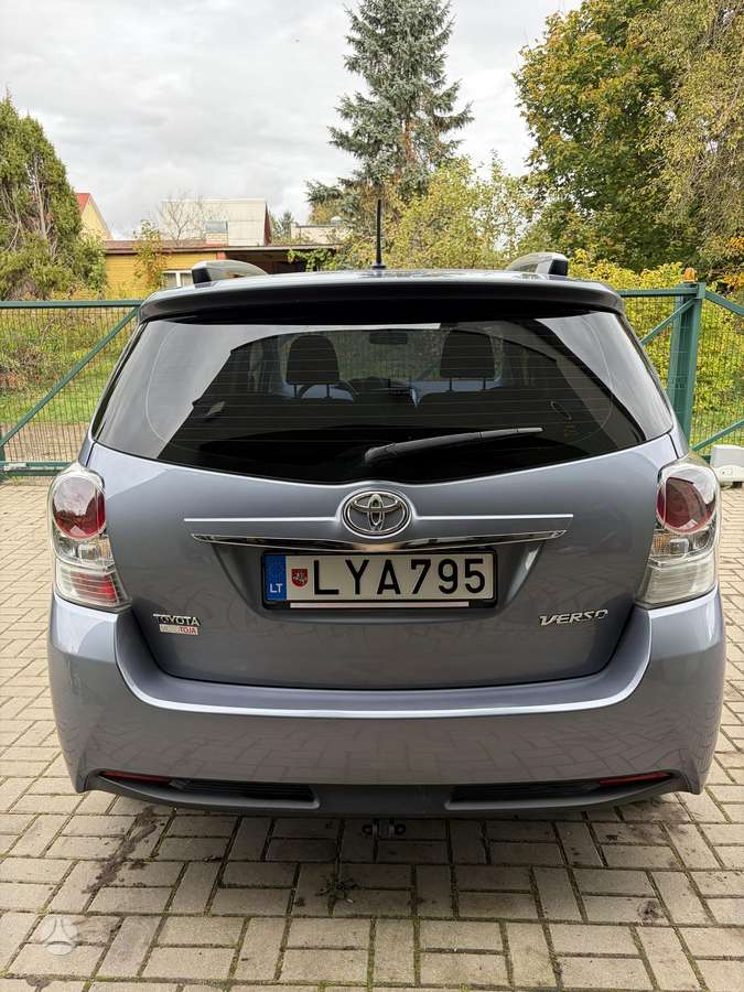 Toyota Verso 2014 — interior