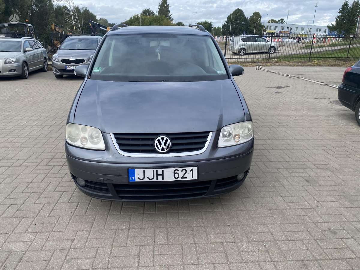 Volkswagen Touran 2004 — interior