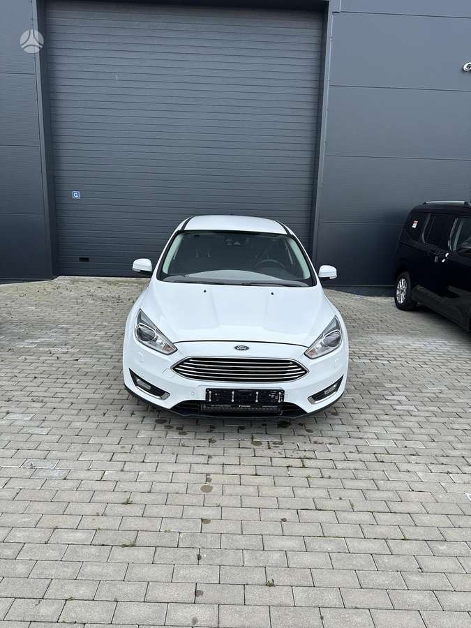 Ford Focus 2015 — вигляд ззаду