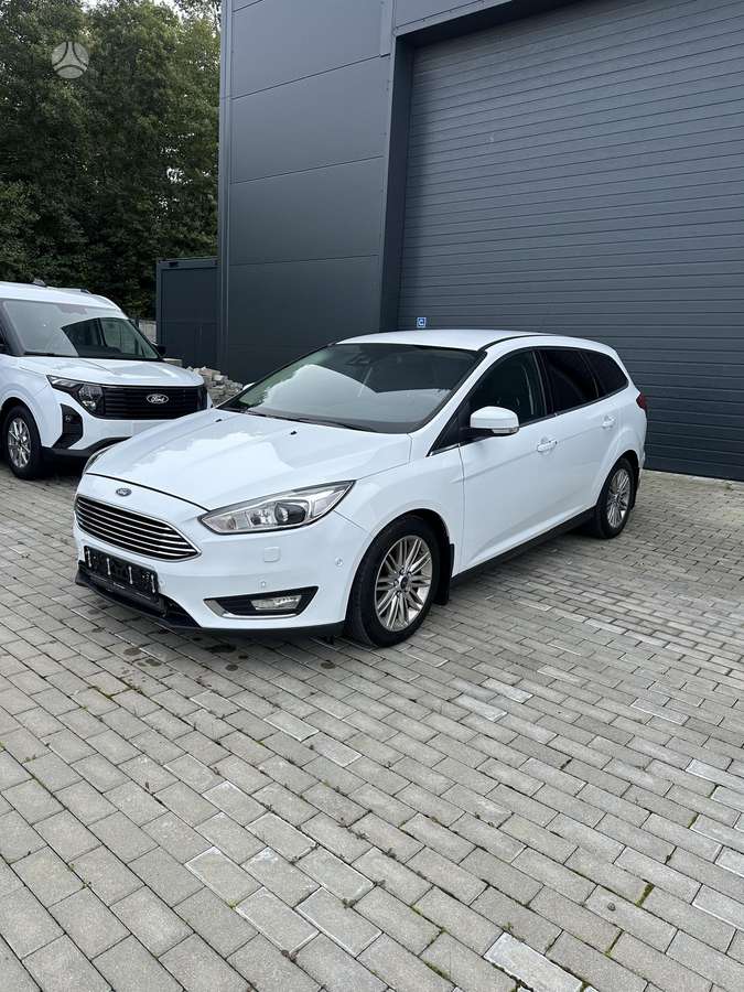 Ford Focus 2015 — салон