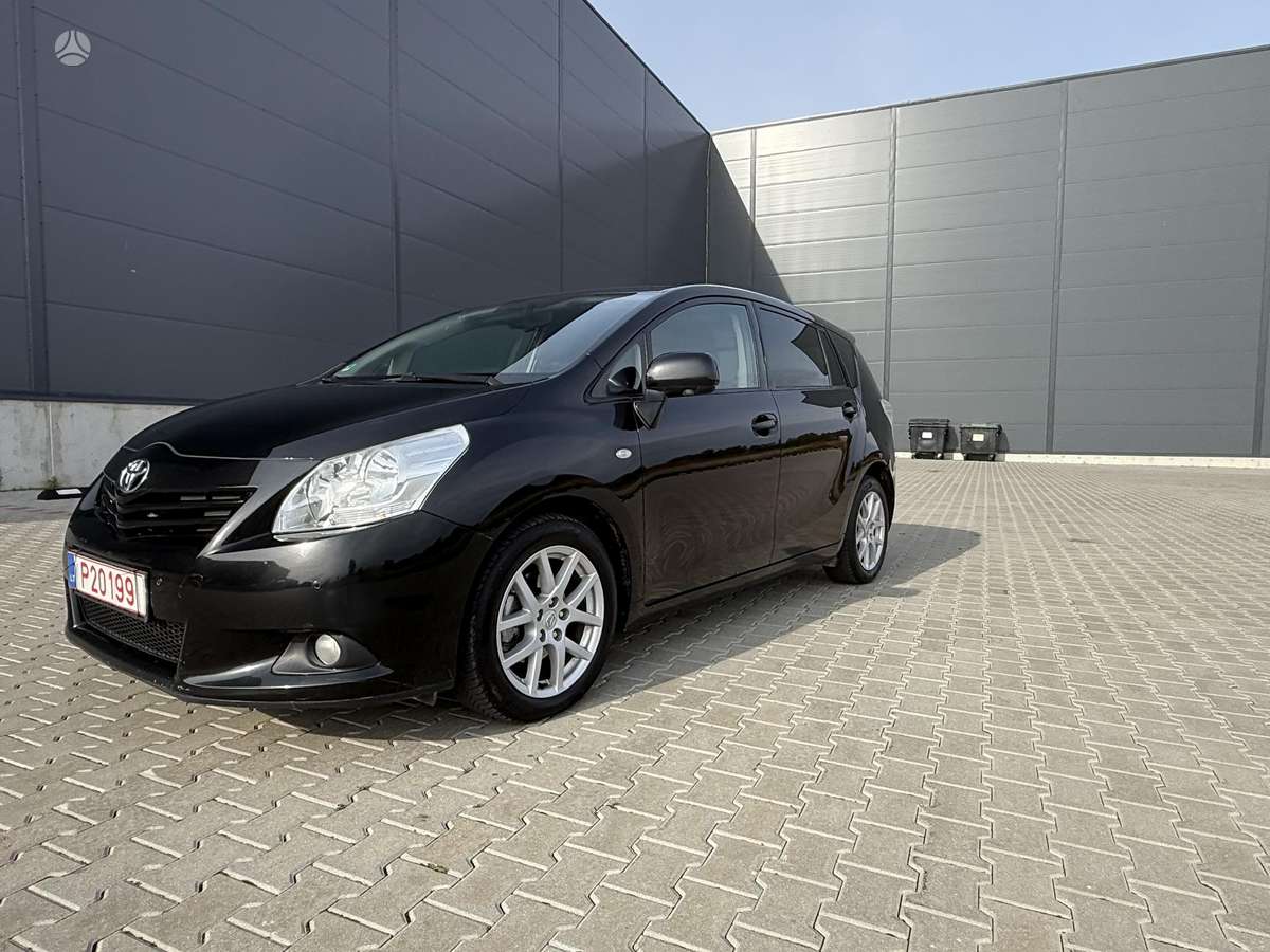 Toyota Verso 2013 — салон