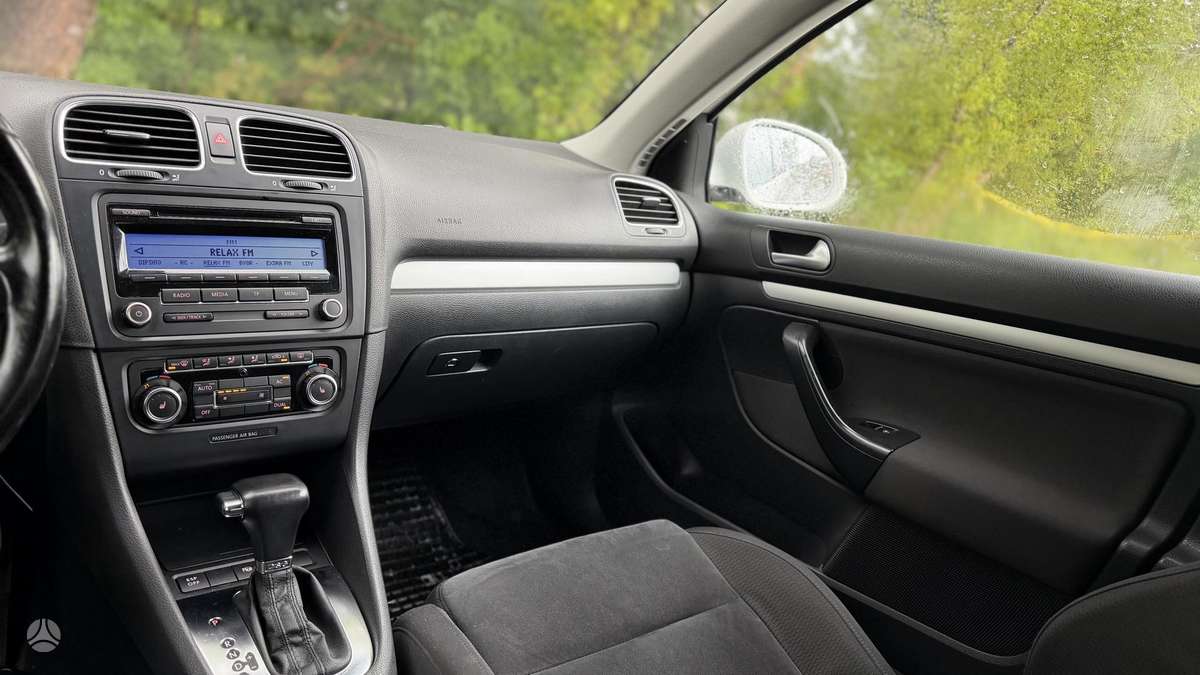 Volkswagen Golf 2010 — photo 10