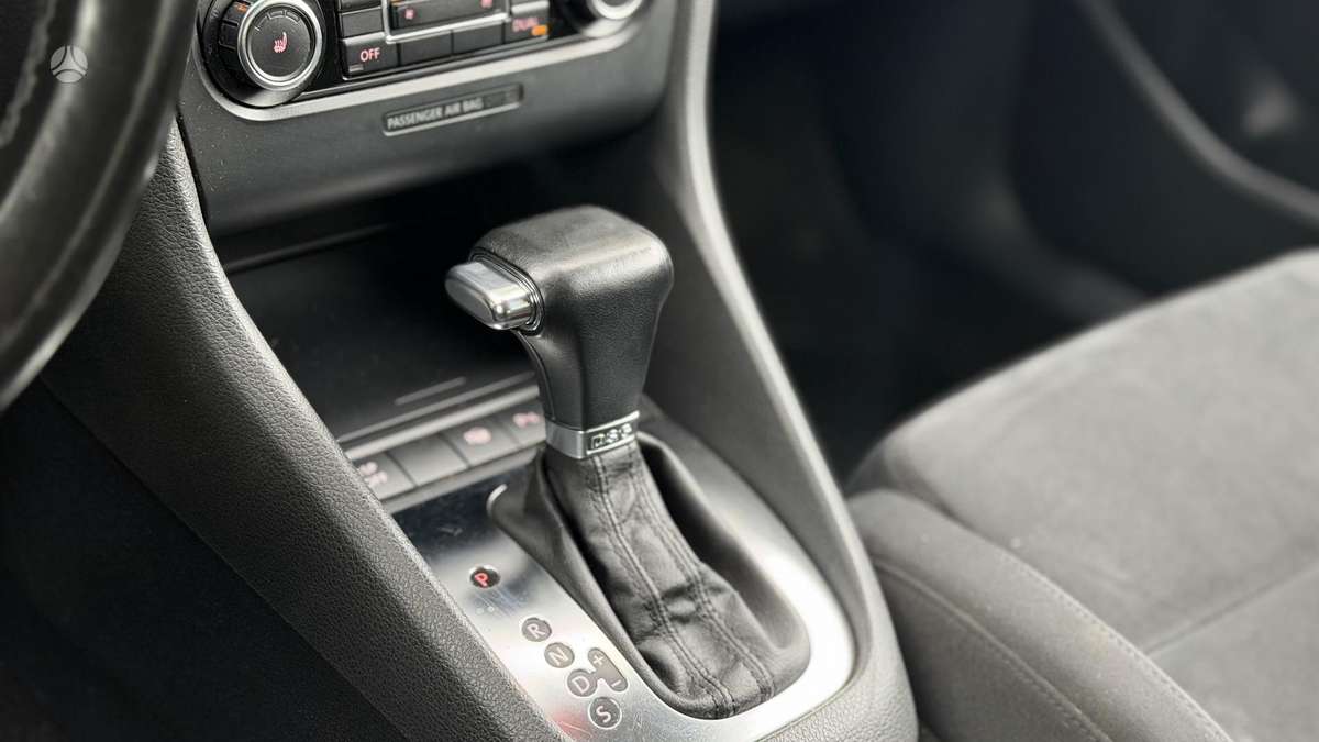 Volkswagen Golf 2010 — photo 11