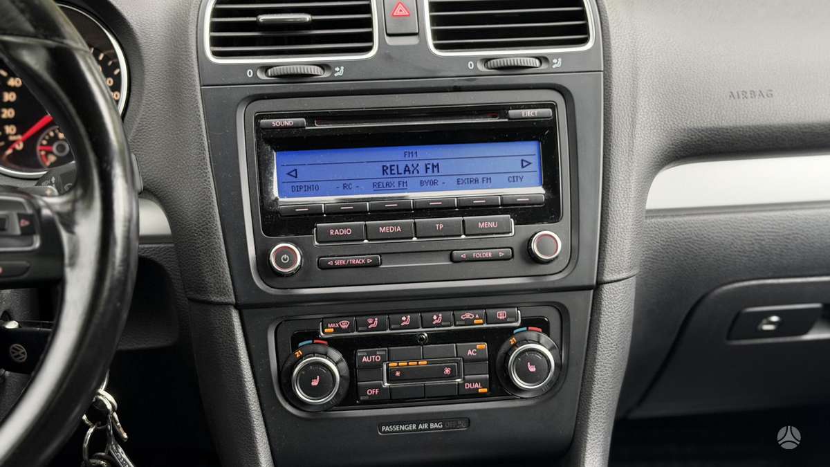 Volkswagen Golf 2010 — photo 12
