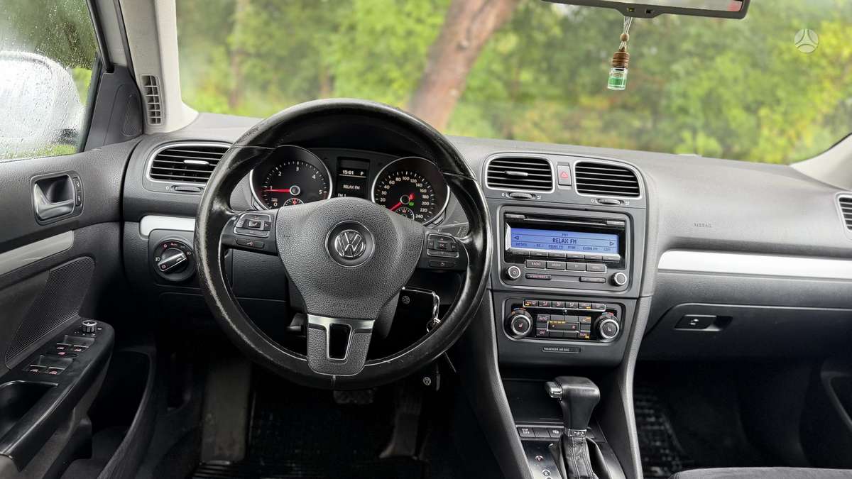 Volkswagen Golf 2010 — photo 9