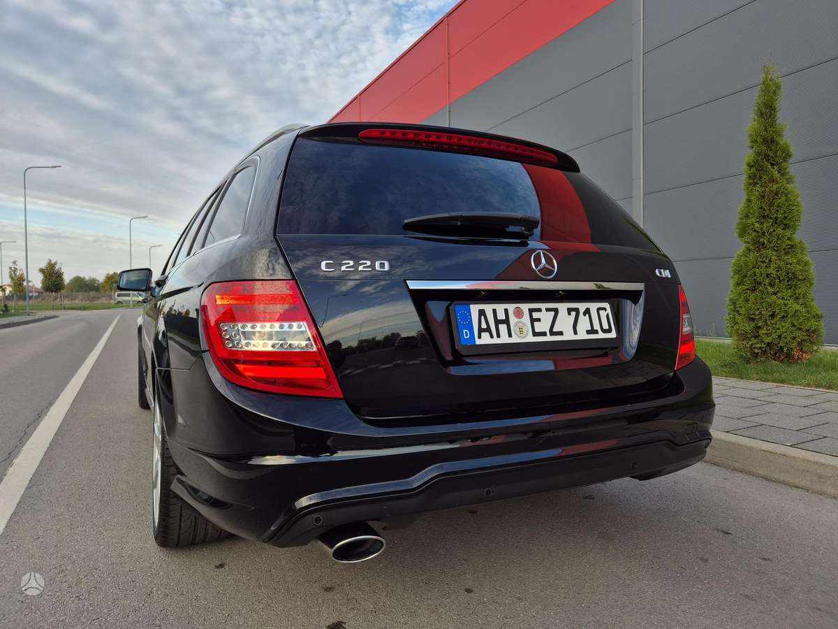 Mercedes-Benz C220 2013 — photo 10