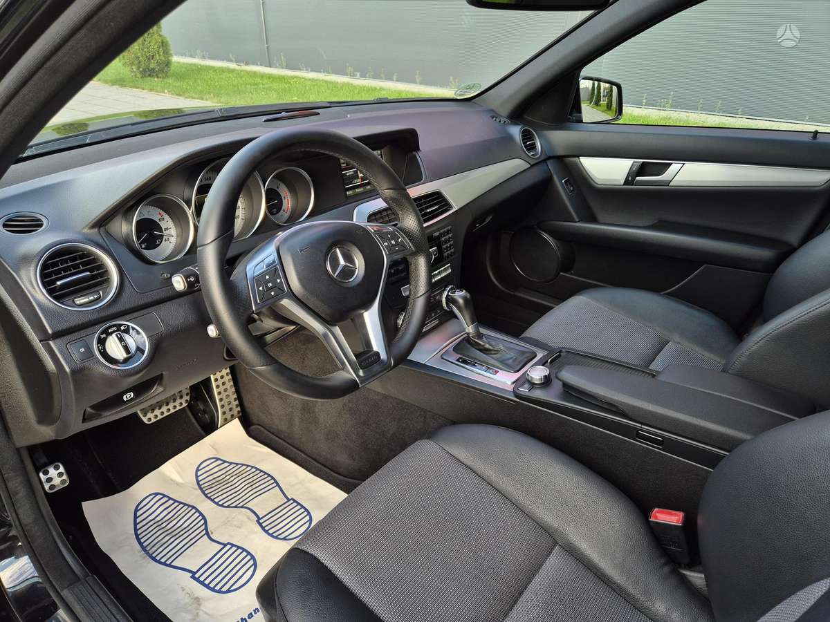 Mercedes-Benz C220 2013 — photo 11