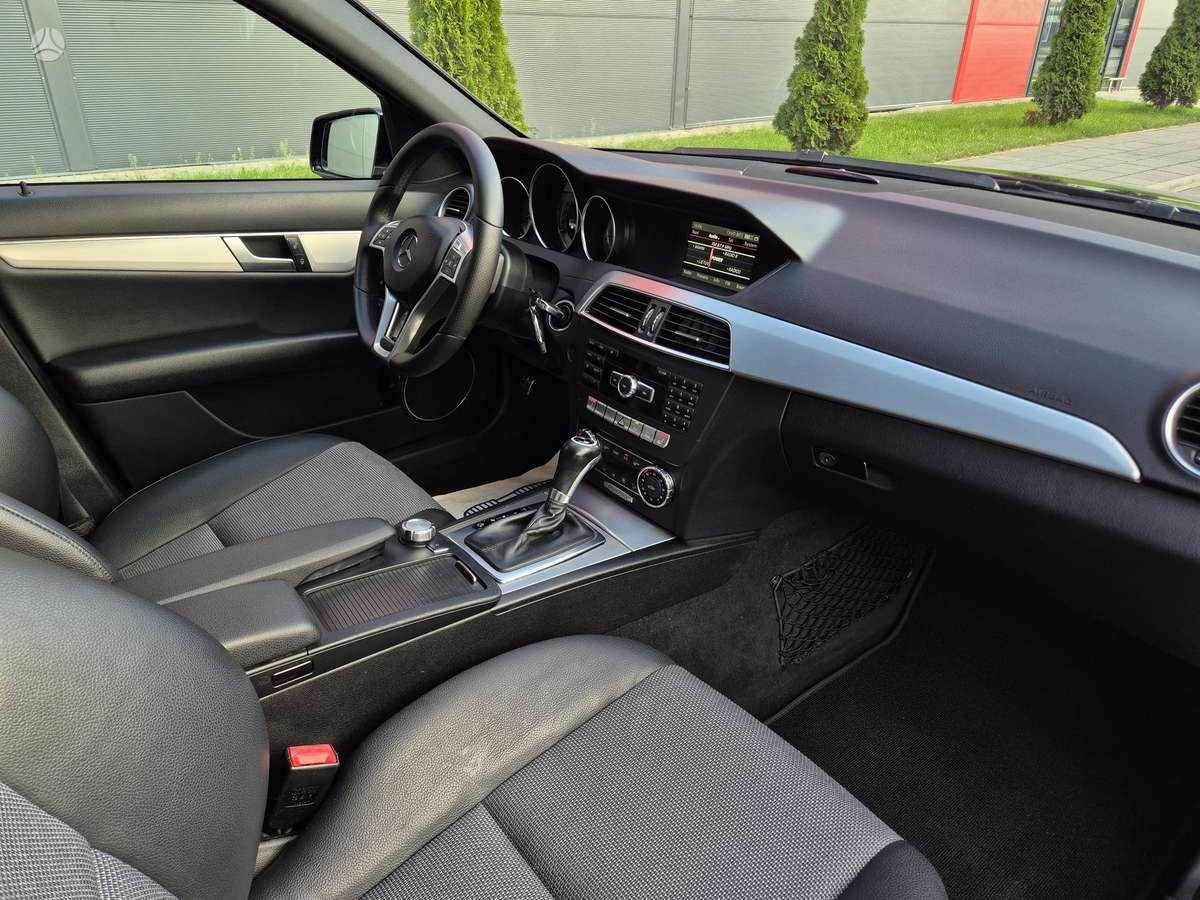 Mercedes-Benz C220 2013 — photo 12