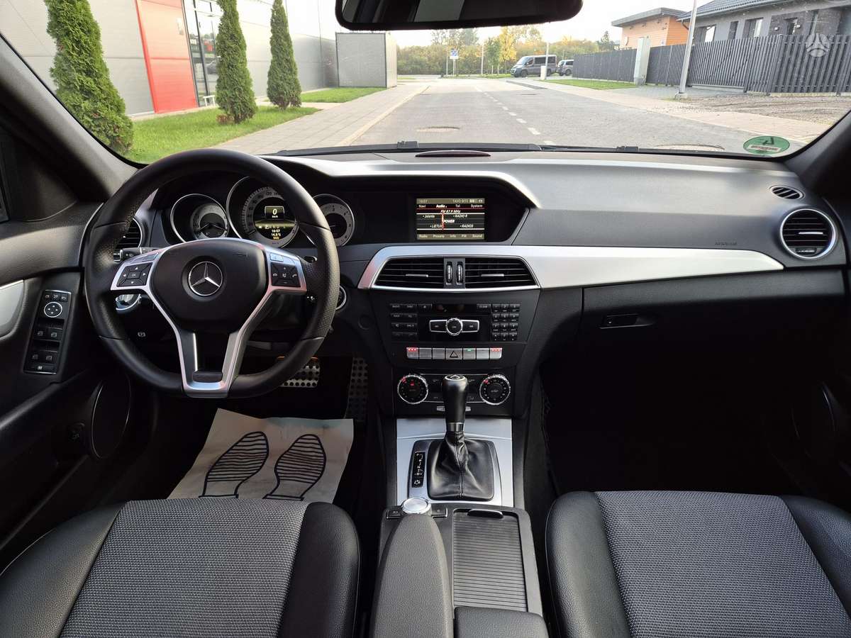 Mercedes-Benz C220 2013 — photo 13