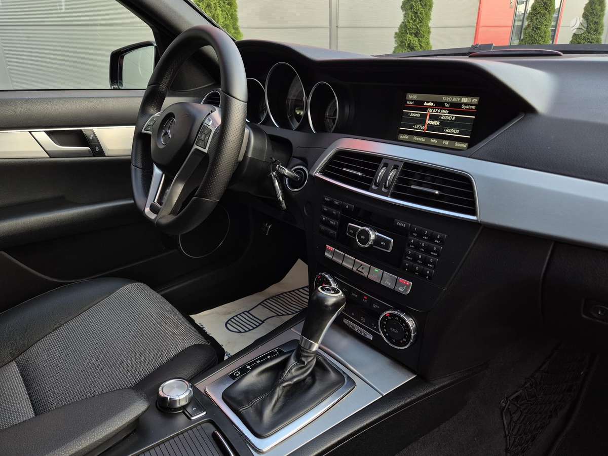 Mercedes-Benz C220 2013 — photo 14
