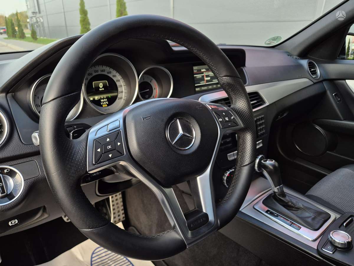 Mercedes-Benz C220 2013 — photo 15