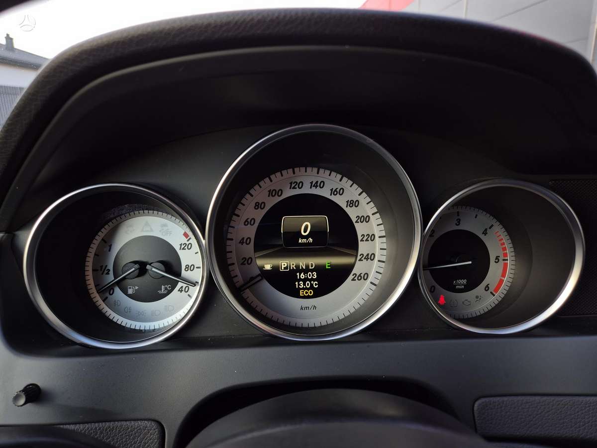 Mercedes-Benz C220 2013 — photo 16