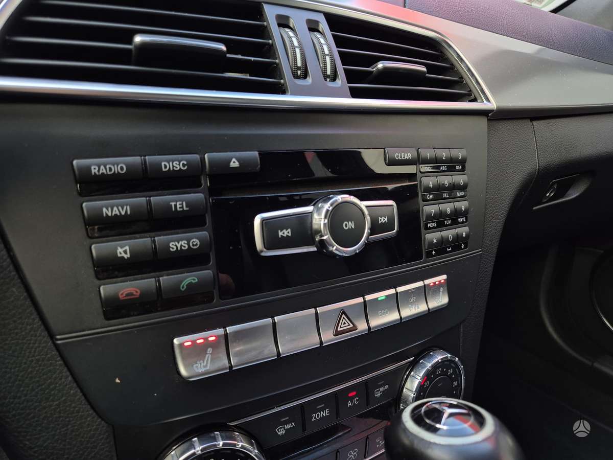 Mercedes-Benz C220 2013 — photo 18
