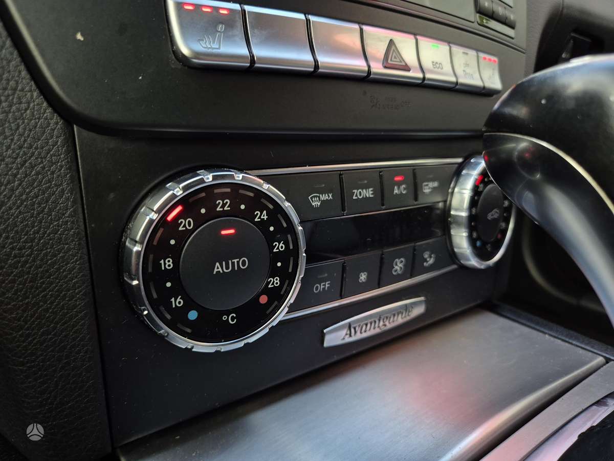 Mercedes-Benz C220 2013 — photo 19