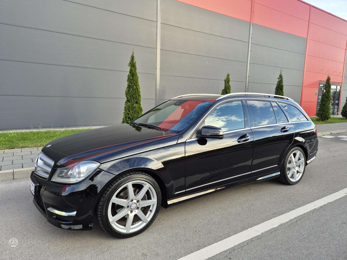 Mercedes-Benz C220 2013 — rear view