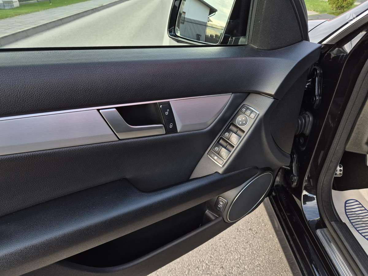 Mercedes-Benz C220 2013 — photo 20
