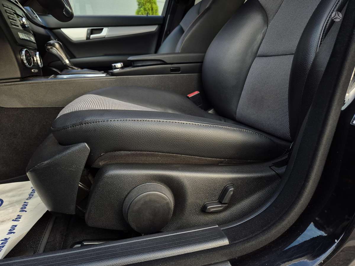 Mercedes-Benz C220 2013 — photo 22
