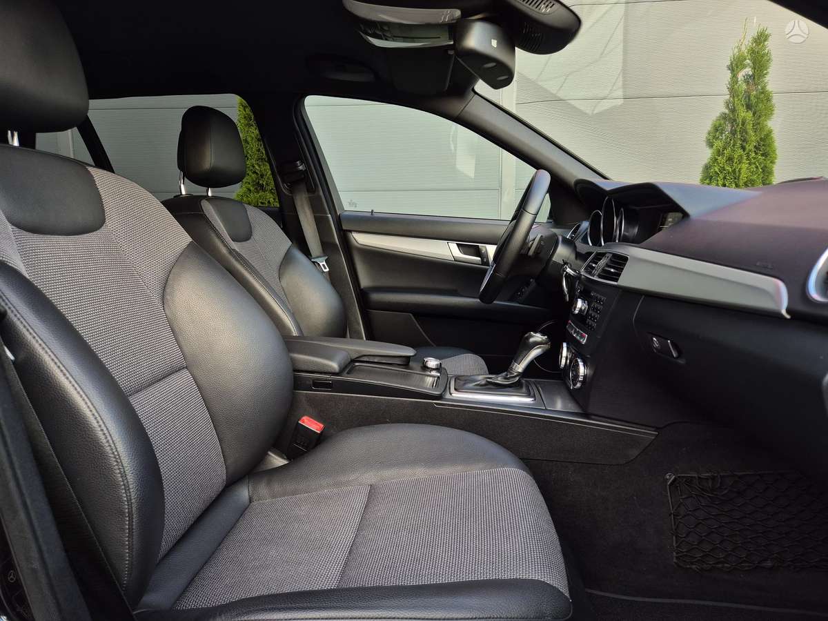 Mercedes-Benz C220 2013 — photo 24